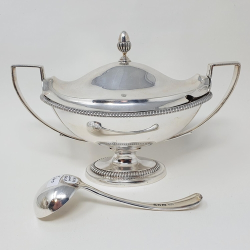 428 - A pair of George III oval silver sauce tureens and covers, Walter Brind, London, 1806,  41 ozt, and ... 