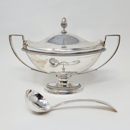 428 - A pair of George III oval silver sauce tureens and covers, Walter Brind, London, 1806,  41 ozt, and ... 