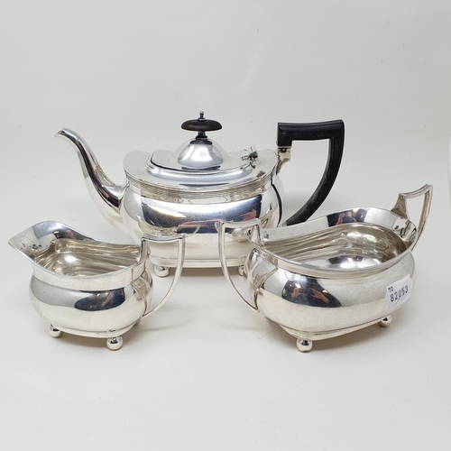 432 - A George V silver three piece tea set, the teapot with an ebonised handle, Chester 1912, all in 3.2 ... 