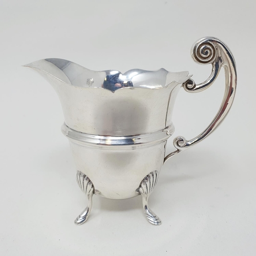 436 - An Edward VII silver cream jug, Birmingham 1915, 3.3 ozt  Provenance: From a large single owner coll... 