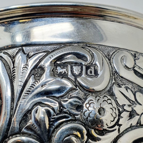 442 - A Victorian silver sugar bowl, London 1899, 4.2 ozt  Provenance: From a large single owner collectio... 