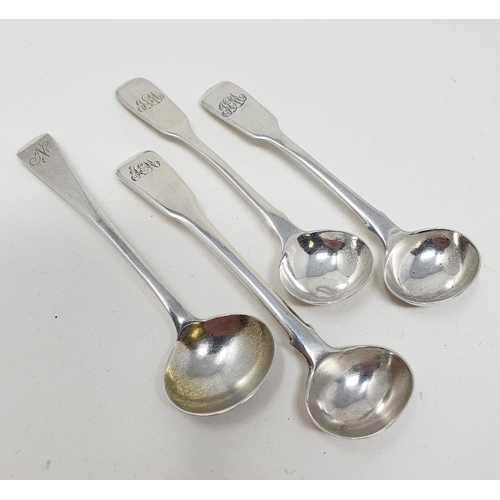 452 - A pair of George IV silver fiddle pattern salt spoons, London 1821, and two other Georgian salt spoo... 