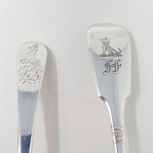 466 - A George VI silver fiddle pattern sauce ladle, London 1826, and a Georgian silver Old English patter... 