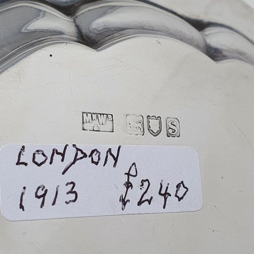 479 - An Edward VII silver salver, London 1913, 8.9 ozt  Provenance: From a large single owner collection ... 