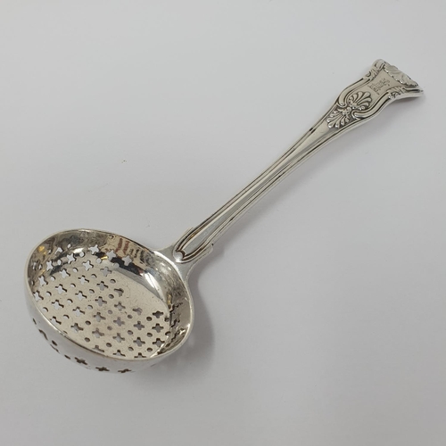 485 - A George IV silver fiddle thread and shell pattern sifter spoon, London 1822, 2.1 ozt Provenance: Fr... 