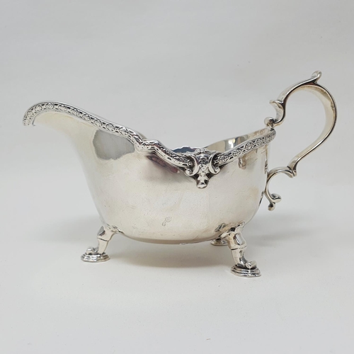 486 - A George V silver sauce boat, Birmingham 1926, 8.7 ozt
Provenance: From a large single owner collect... 