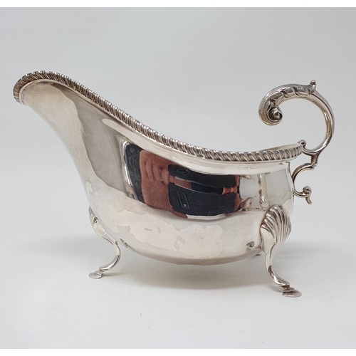 492 - A Elizabeth II silver sauce boat, London 1963, 5.2 ozt
Provenance: From a large single owner collect... 