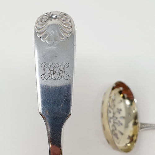 511 - A George IV silver fiddle and shell pattern sauce ladle, Edinburgh 1826, and a George IV Old English... 