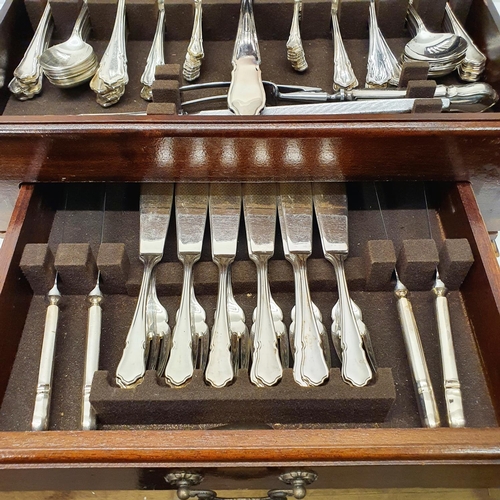 544 - A silver plated fiddle and shell pattern canteen of cutlery in a walnut case, 70 cm wide