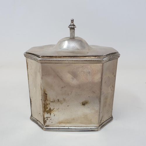 567 - A silver tea caddy, with re-entrant corners, London 1910, 7.7 ozt