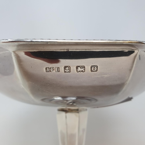 570 - An octagonal silver pedestal bowl on a stand, Birmingham 1938, 5.8 ozt, 14.5 cm high