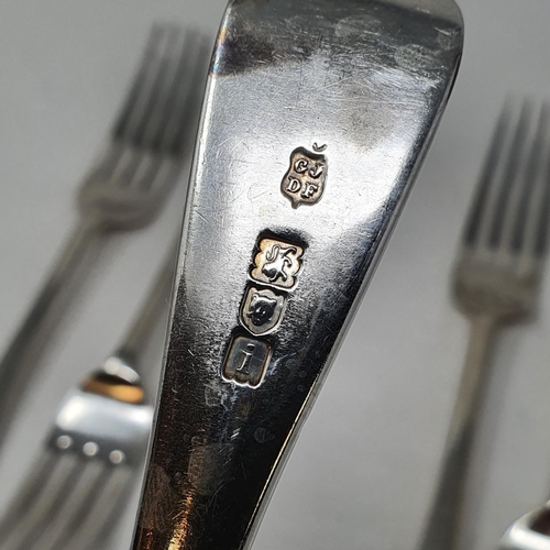 632 - A set of six silver Old English pattern table forks, crested, London 1904/12, 15.1 ozt (6)