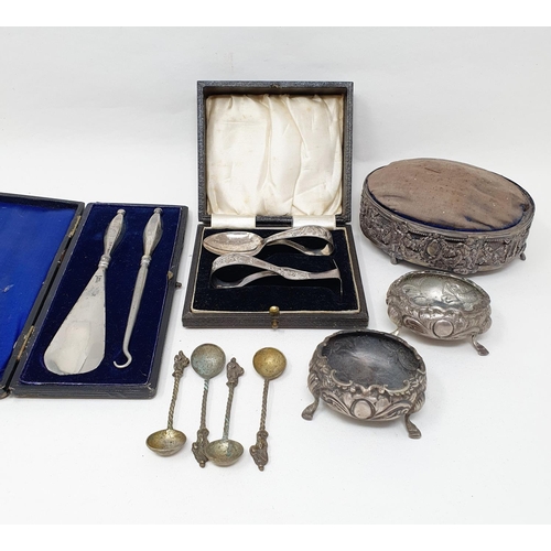 635 - A child's Punch & Judy spoon and pusher set, Birmingham 1934, boxed, a set of four silver salt spoon... 