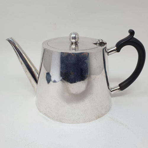 657 - A George V silver teapot, Sheffield 1921, 18.6 ozt (all in)