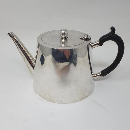 657 - A George V silver teapot, Sheffield 1921, 18.6 ozt (all in)