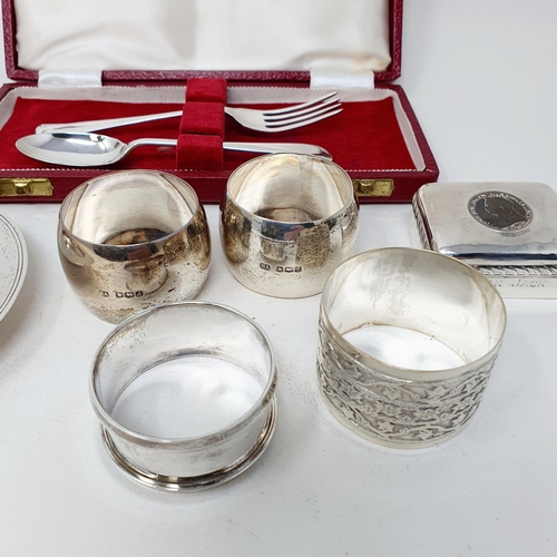 689 - Four silver napkin rings, and other small items of silver (qty)