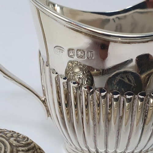 699 - A silver cream jug, Sheffield 1894, a silver vesta case, and other small items of silver (6)