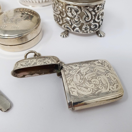 699 - A silver cream jug, Sheffield 1894, a silver vesta case, and other small items of silver (6)