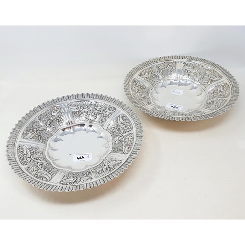 424 - A pair of George IV Scottish silver dessert bowls, Mitchell & Sons, Glasgow, 1825 (2)