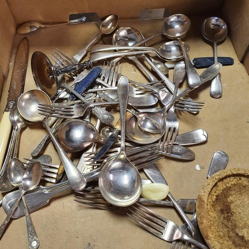 550 - An Edward VII silver fish set (ivory handles removed) all in 19.8 ozt and assorted, items of silver ... 