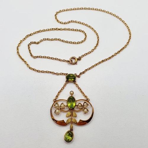 801 - An Art Nouveau 9ct gold, seed pearl and peridot necklace, 4.9 g (all in)