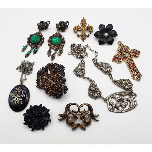 997 - A pair of paste set earrings and assorted costume jewellery