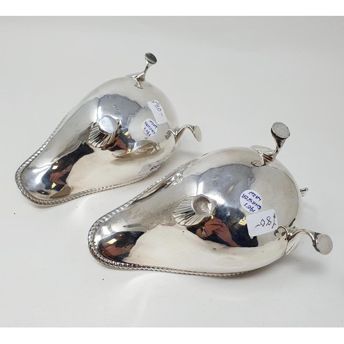 498 - A pair of Edward VII silver sauce boats, Chester 1907, 8.2 ozt  Provenance:  From a large single own... 