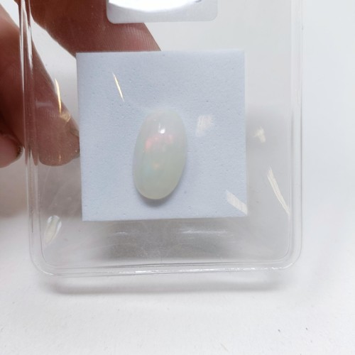 999 - A loose opal, 4.1ct, with Gemological certificate