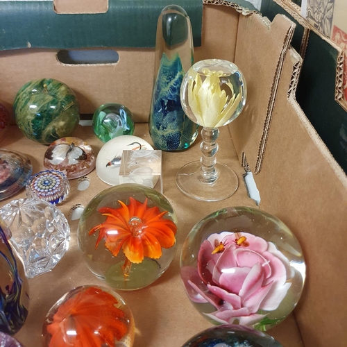 1014 - Assorted glass paperweights (box)