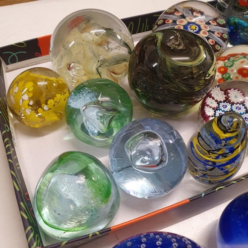 1046 - Assorted glass paperweights (box)