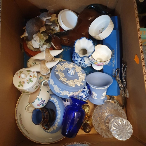 1053 - A Wedgwood Jasper ware bowl and cover, and other ceramics (2 boxes)