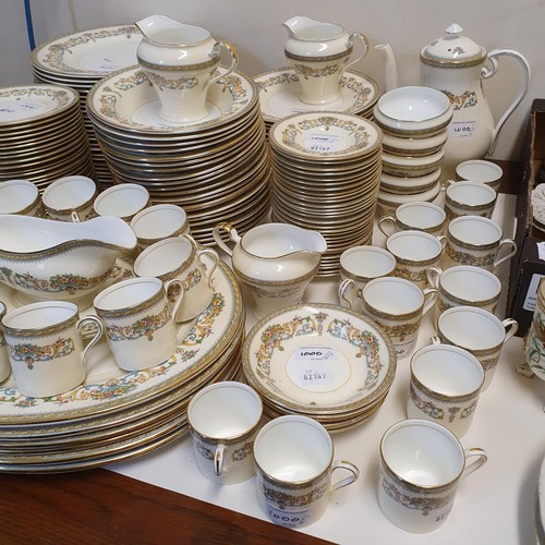 1000 - An extensive Aynsley Henley pattern part dinner and coffee service (qty)