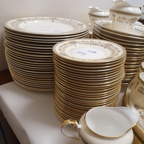 1000 - An extensive Aynsley Henley pattern part dinner and coffee service (qty)