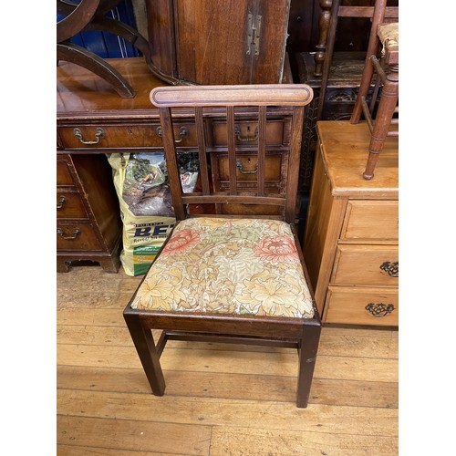 1300 - A mahogany pedestal desk, 106 cm wide, an oak corner cupboard, a chair, a stool and a box (5)