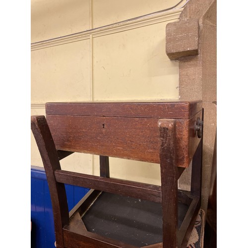 1300 - A mahogany pedestal desk, 106 cm wide, an oak corner cupboard, a chair, a stool and a box (5)