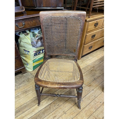 1290 - A 19th century oak side table, 76 cm wide, one leg detached, a button back armchair, a single chair,... 