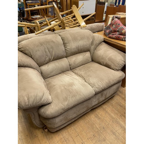 1264 - A three seater sofa, and a matching two seater sofa (2)