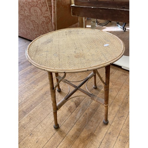 1272 - A mahogany table, 84 cm diameter, a mirror, a piano stool, a wicker table and a suitcase (5)