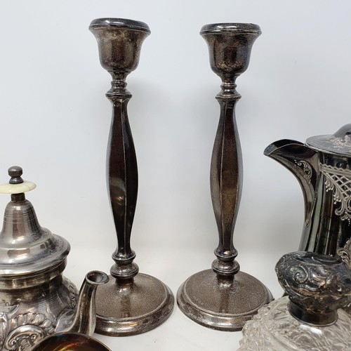 553 - A pair of modern silver candle sticks and assorted silver plate (box)