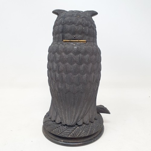 1141 - A 19th century carved inkwell, in the form of an owl, 17 cm high