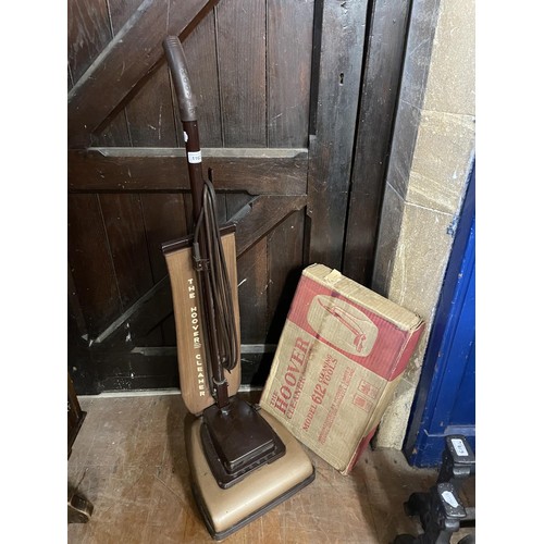 1162 - A mid 20th century vintage Hoover, 97 cm high