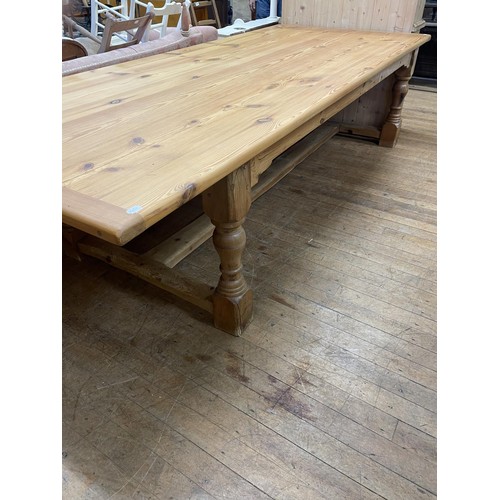 1282 - A large pine kitchen table, on turned legs, the top 272 x 120 cm