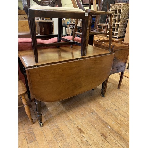 1306 - A mahogany tray top commode, 40 cm wide, a drop leaf table, a two seater sofa, and two chairs (5)