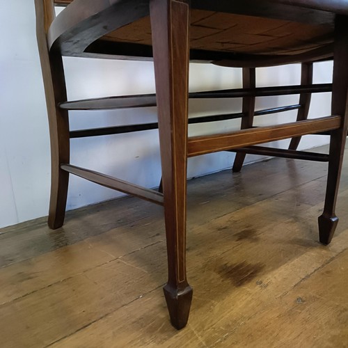 1207 - An early 20th century mahogany sofa, on spade feet, 121 cm wide