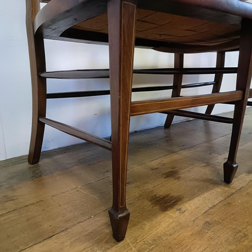 1207 - An early 20th century mahogany sofa, on spade feet, 121 cm wide