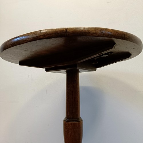 1316 - A mahogany table, on a tripod base, 45 cm wide