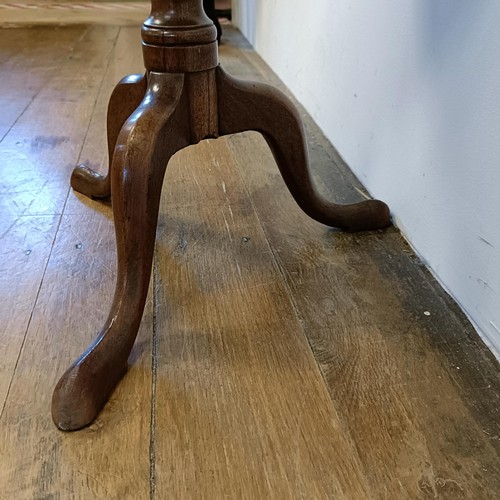 1316 - A mahogany table, on a tripod base, 45 cm wide