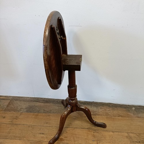 1316 - A mahogany table, on a tripod base, 45 cm wide