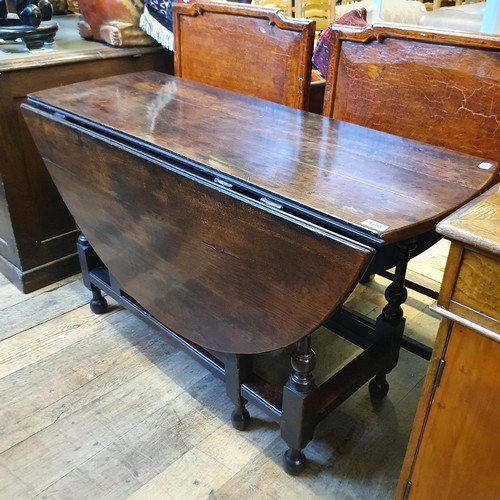 1193 - An 18th century oak gateleg table, 123 cm wide