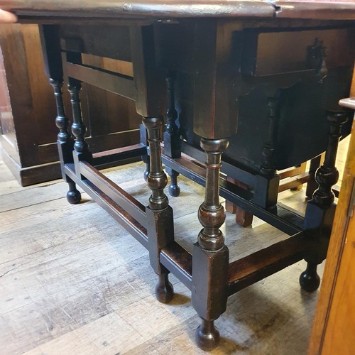 1193 - An 18th century oak gateleg table, 123 cm wide